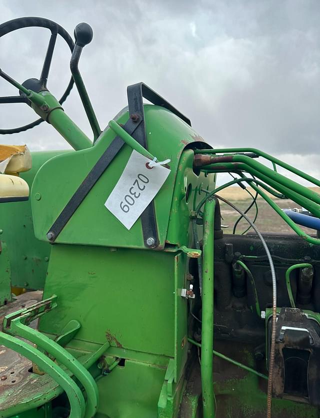 Image of John Deere 4320 equipment image 3