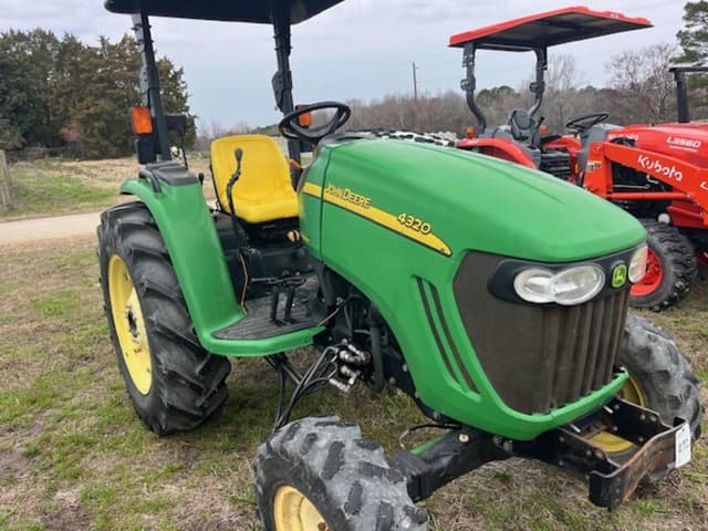 Image of John Deere 4320 equipment image 2