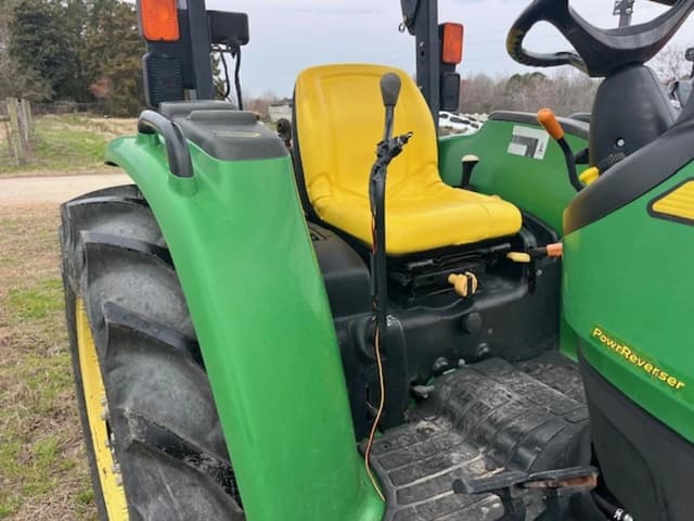 Image of John Deere 4320 equipment image 4