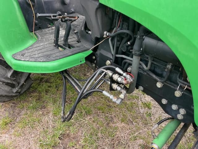 Image of John Deere 4320 equipment image 3
