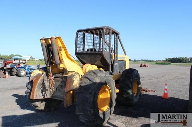 Image of John Deere 440C equipment image 3