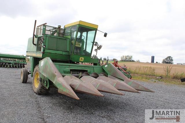 Image of John Deere 4400 equipment image 1