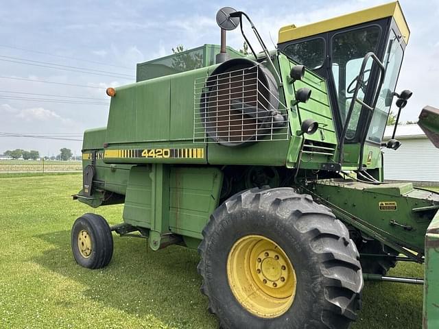 Image of John Deere 4420 equipment image 2
