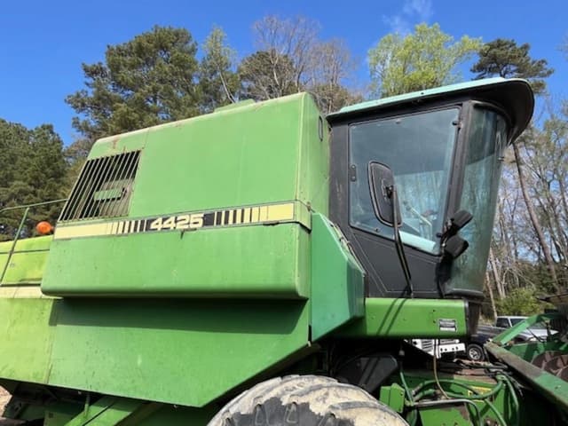 Image of John Deere 4425 equipment image 2