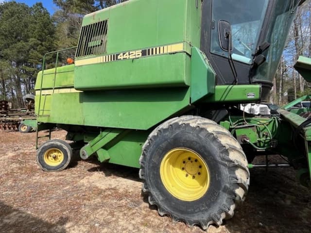 Image of John Deere 4425 equipment image 1