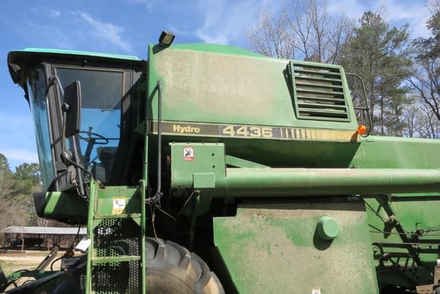 Image of John Deere 4435 equipment image 2