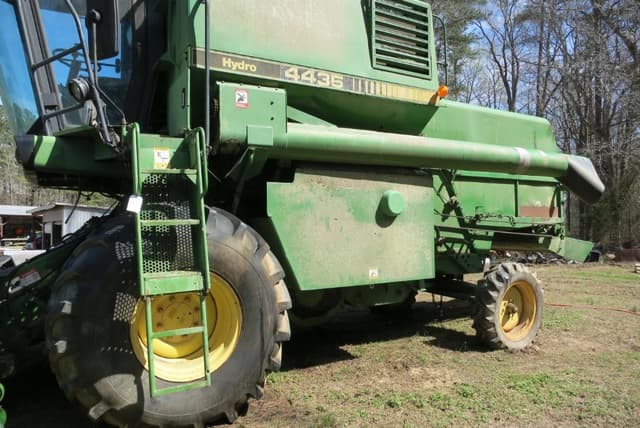 Image of John Deere 4435 equipment image 1