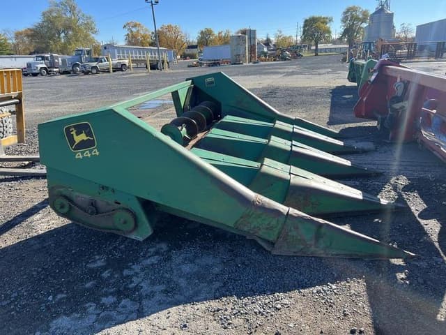 Image of John Deere 444 equipment image 4