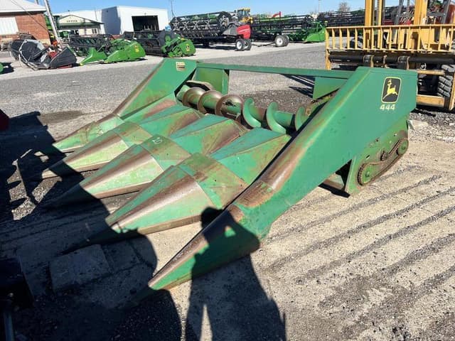 Image of John Deere 444 equipment image 1