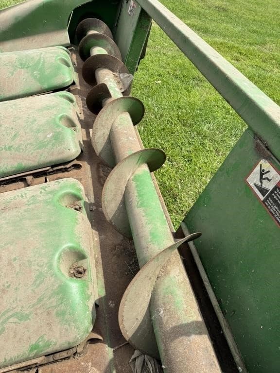 Image of John Deere 444 equipment image 4