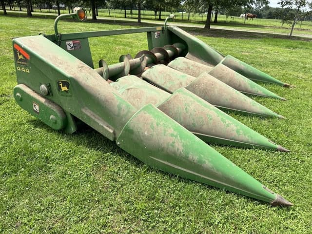 Image of John Deere 444 equipment image 1