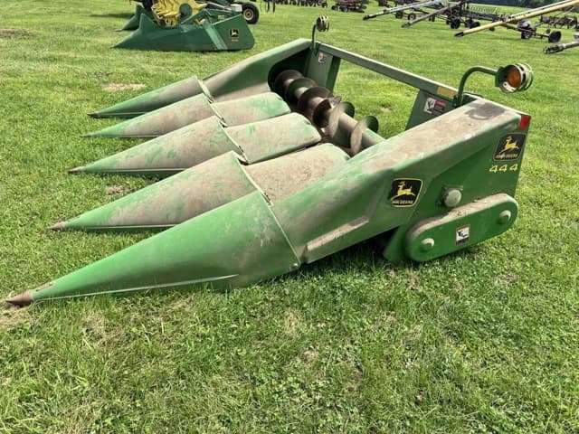 Image of John Deere 444 equipment image 3