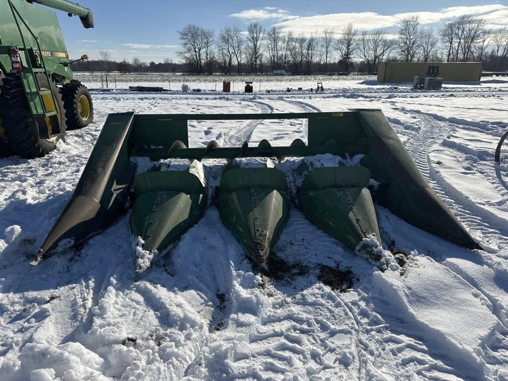 John Deere 444 Equipment Image0