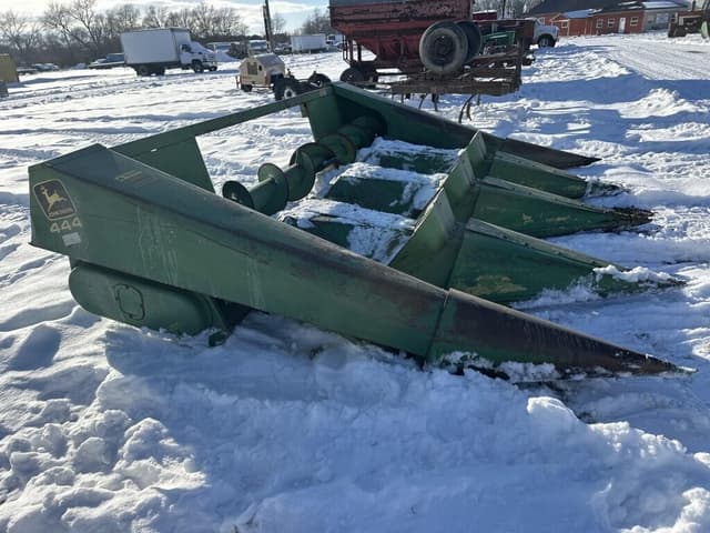 Image of John Deere 444 equipment image 4
