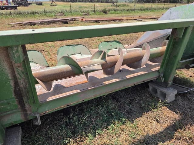 Image of John Deere 444 equipment image 3
