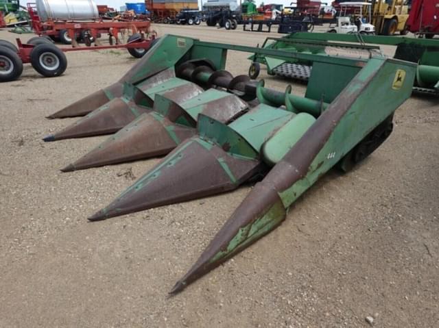 Image of John Deere 444 equipment image 1