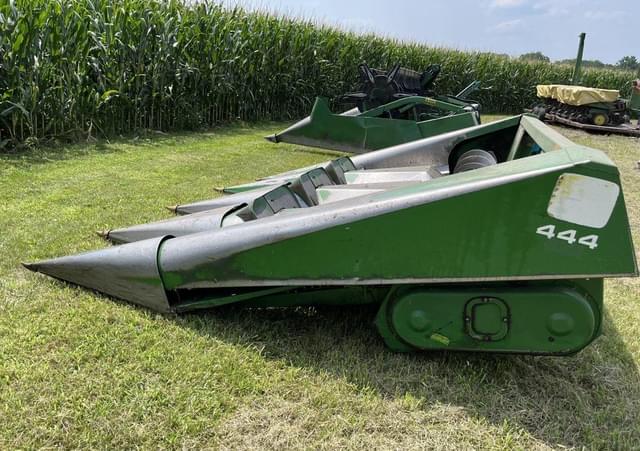 Image of John Deere 444 equipment image 2