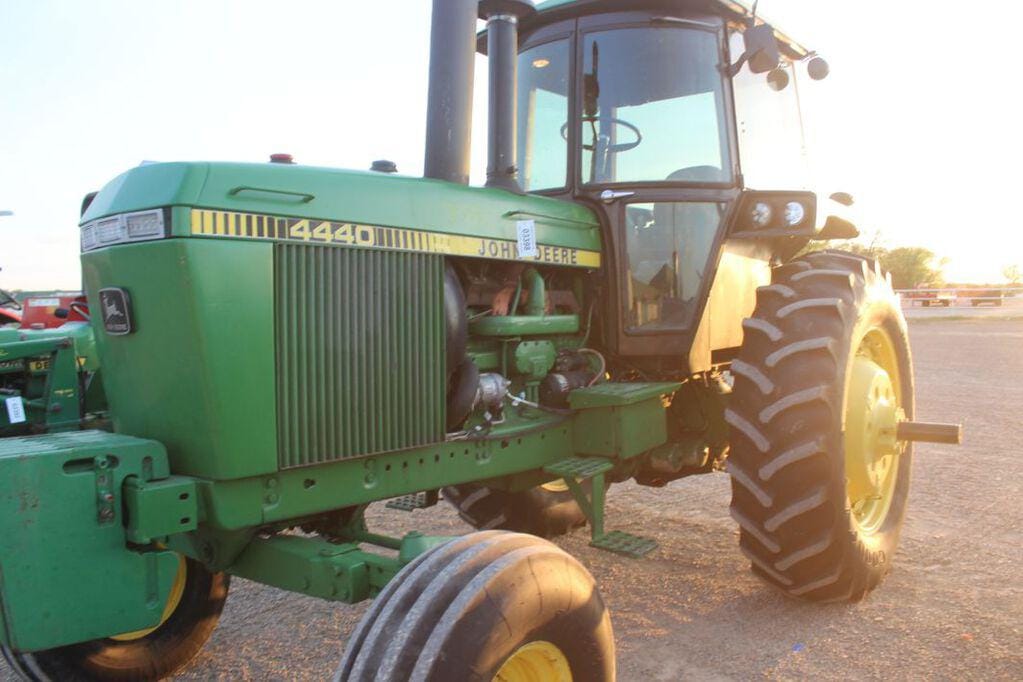 Main image John Deere 4440