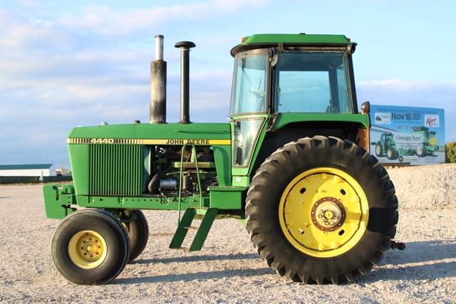 Image of John Deere 4440 equipment image 3