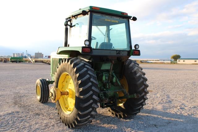 Image of John Deere 4440 equipment image 2