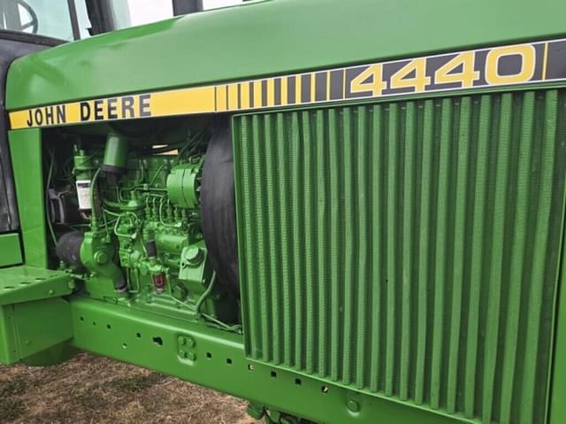 Image of John Deere 4440 equipment image 4