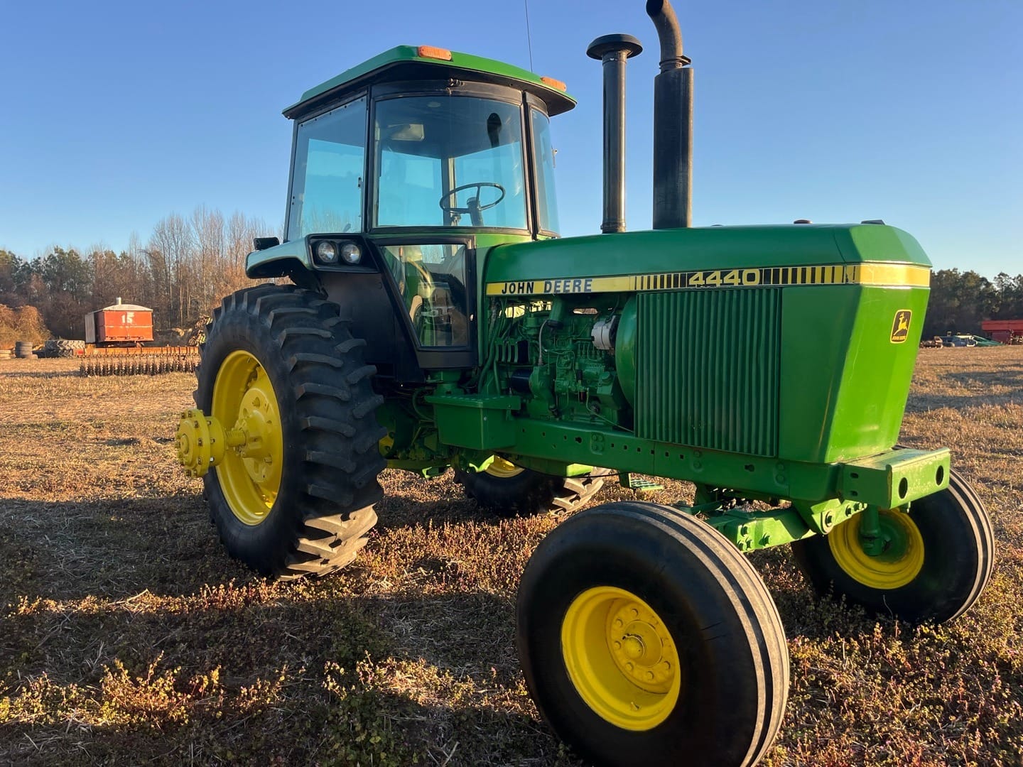 John Deere 4440 Equipment Image0