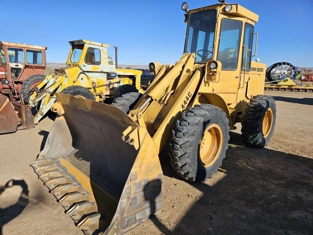 John Deere 444C Equipment Image0