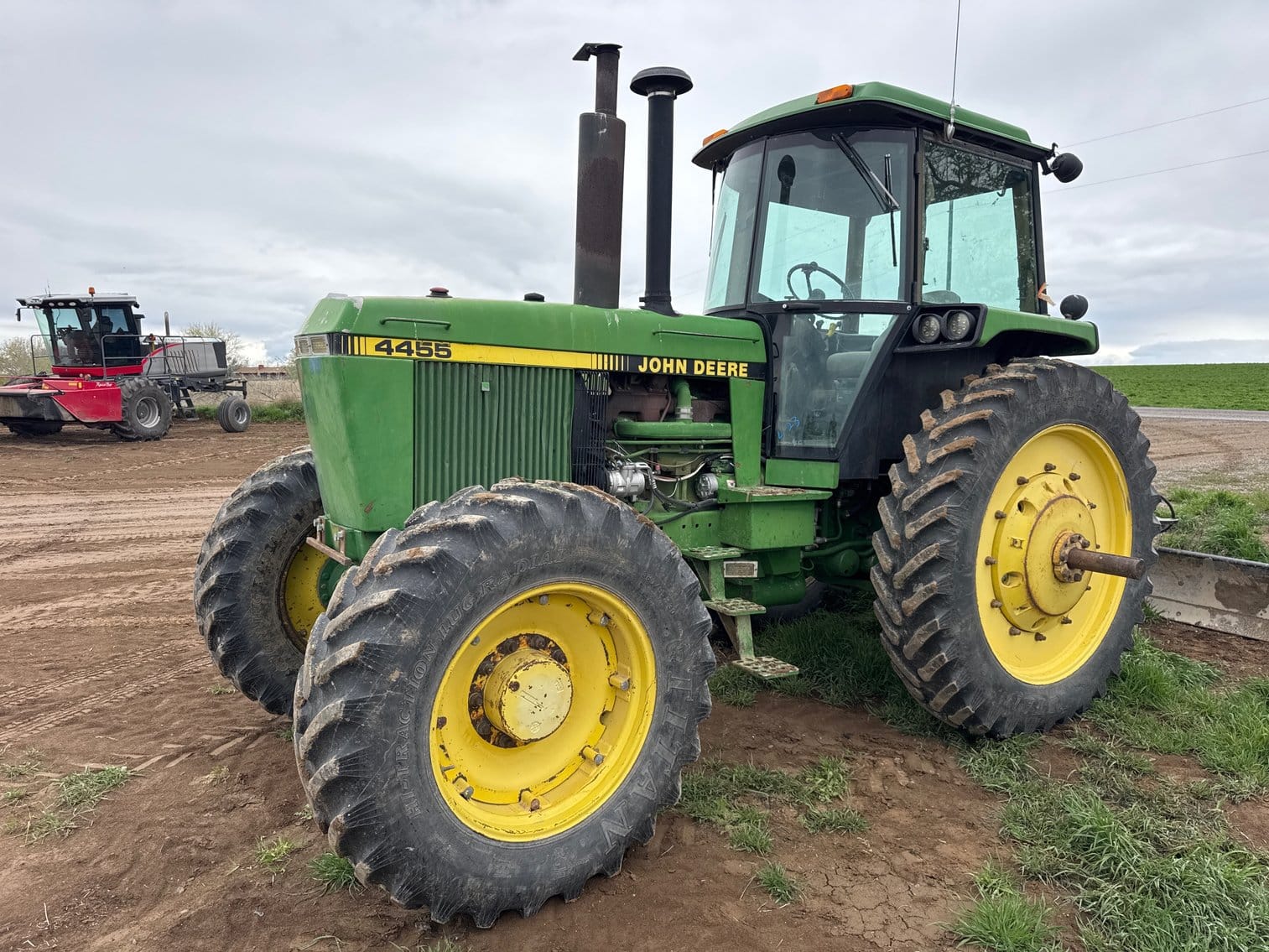 John Deere 4455 Equipment Image0