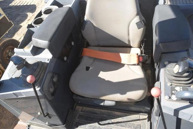 Image of John Deere 450K LGP equipment image 4