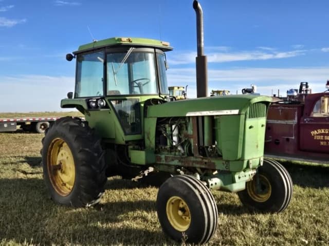 Image of John Deere 4520 equipment image 2