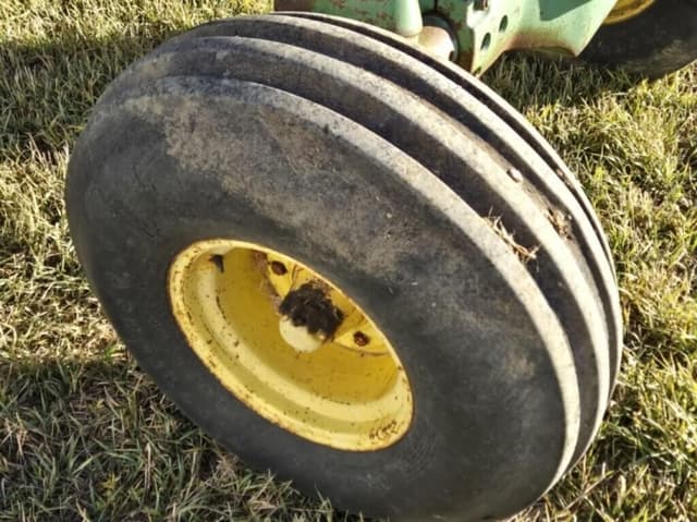 Image of John Deere 4520 equipment image 3