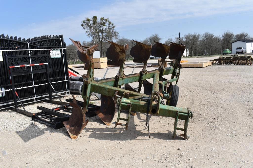 John Deere 4600 Equipment Image0
