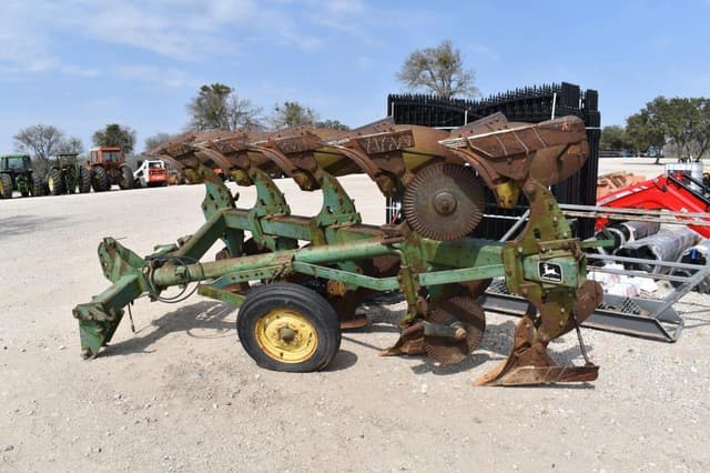 Image of John Deere 4600 equipment image 2