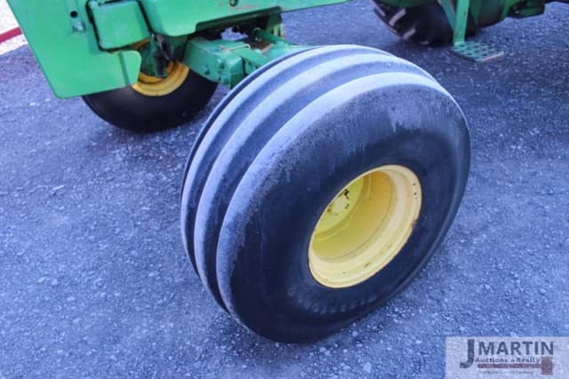 Image of John Deere 4630 equipment image 4