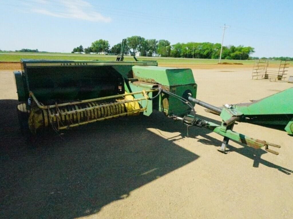 John Deere 466 Equipment Image0