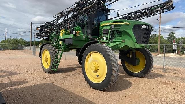 Image of John Deere 4720 equipment image 1