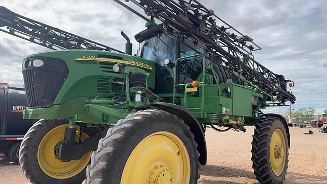 Image of John Deere 4720 equipment image 2