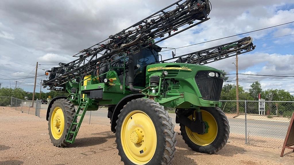 Image of John Deere 4720 Primary image