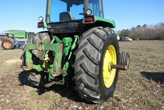 Image of John Deere 4755 equipment image 4