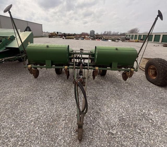 Image of John Deere 494 equipment image 1