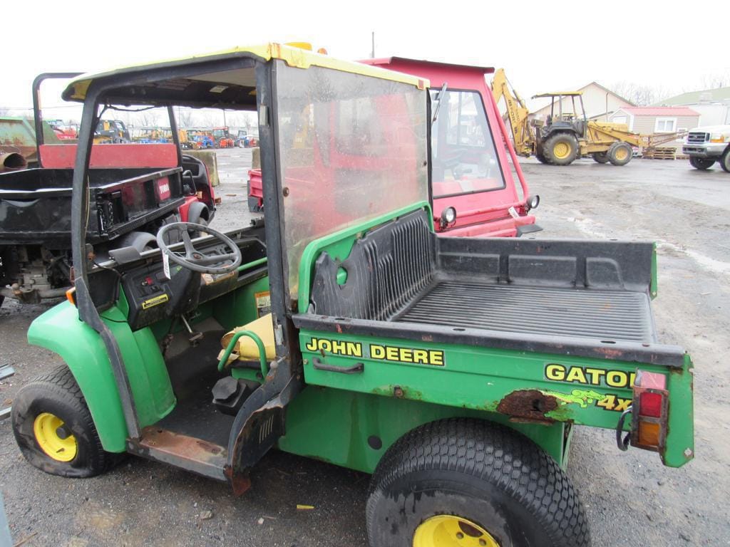 Main image John Deere Gator 4X2