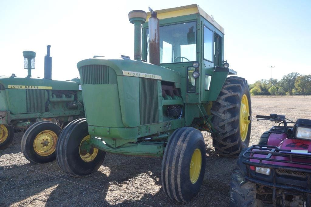 John Deere 5020 Equipment Image0