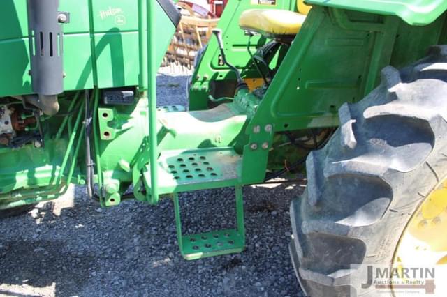 Image of John Deere 5045D equipment image 3