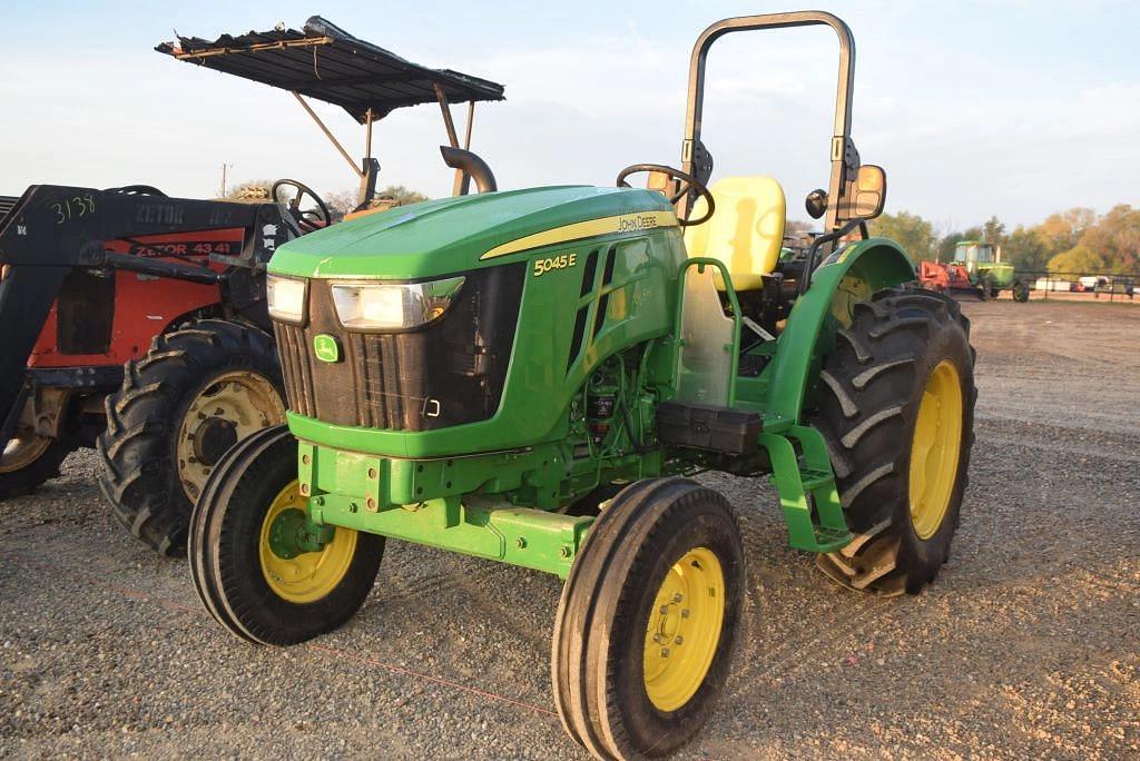 Image of John Deere 5045E Primary image