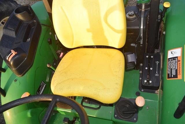 Image of John Deere 5045E equipment image 4