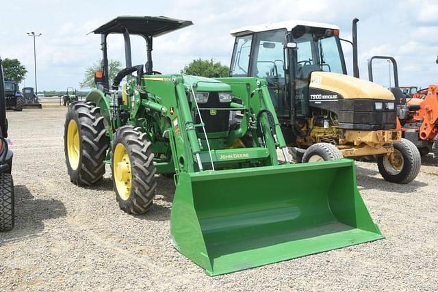 Image of John Deere 5045E equipment image 3