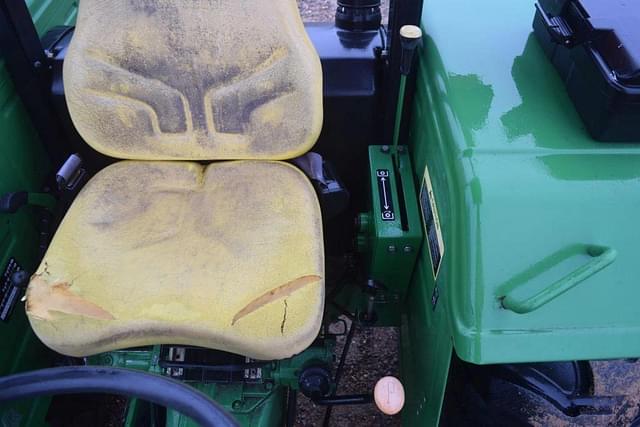 Image of John Deere 5045E equipment image 4