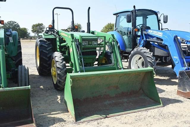 Image of John Deere 5045E equipment image 3