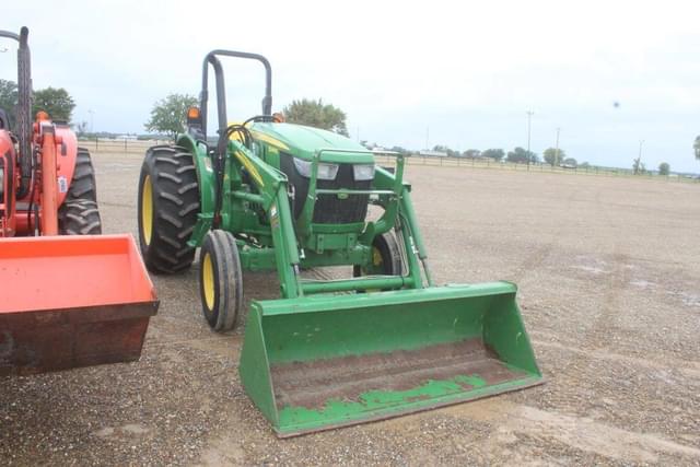 Image of John Deere 5045E equipment image 3