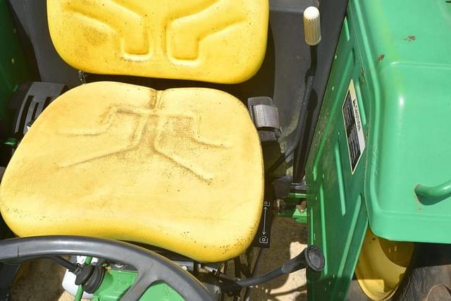 Image of John Deere 5055D equipment image 4